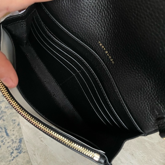 New, tory bruch thea flat crossbody wallet - Picture 8 of 15